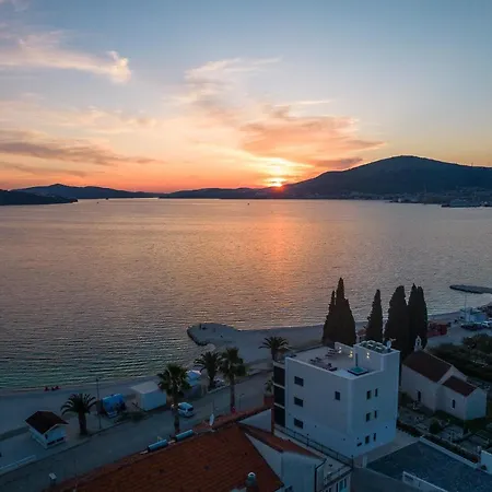 Ero On The Lägenhet Trogir